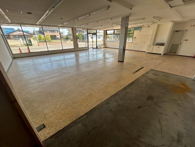 世良田町貸店舗の内装