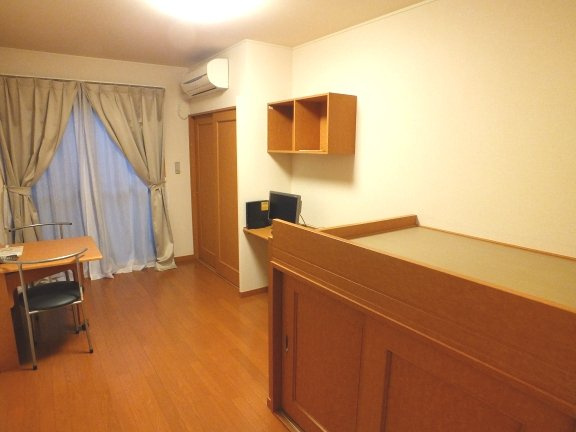 レオパレスＳＡＫＵＲＡの居間・リビング|使いやすい居間です