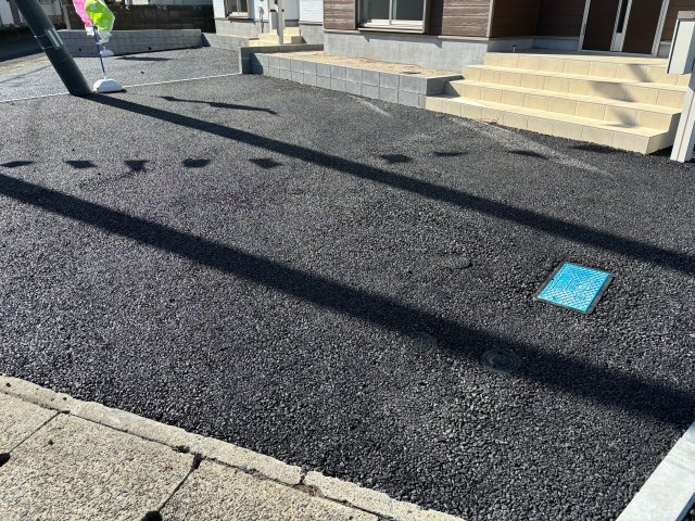 【子育てエコホーム支援事業対象物件】植田町根小屋第1の駐車場|同社施工カースペースです。