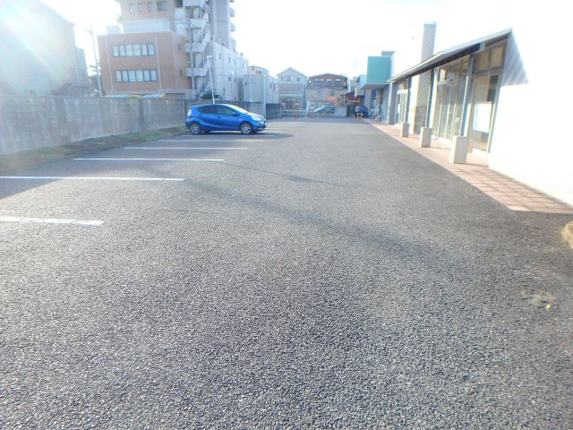 稲荷町建屋の駐車場