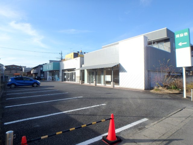 稲荷町建屋の駐車場