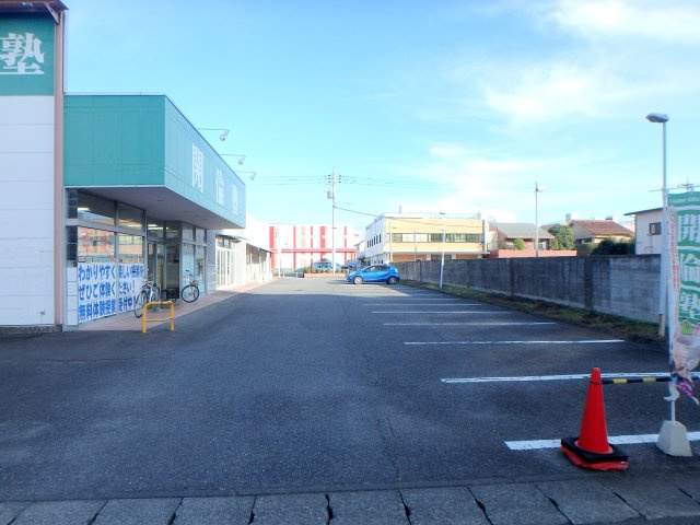 稲荷町建屋の駐車場