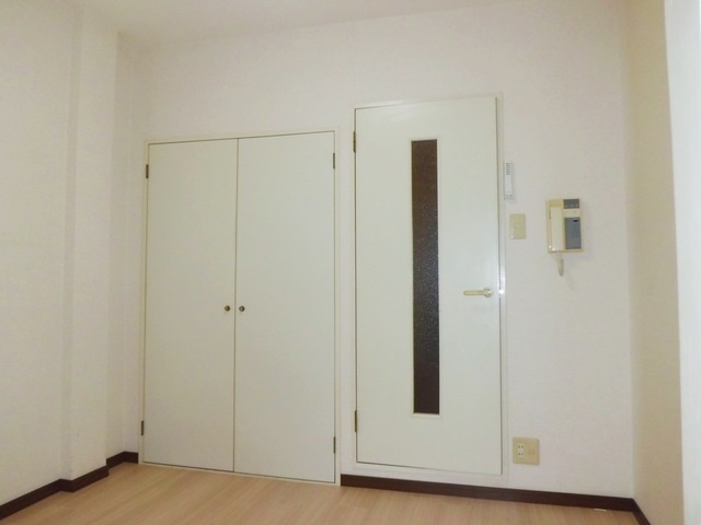 ハイツイフの居間・リビング