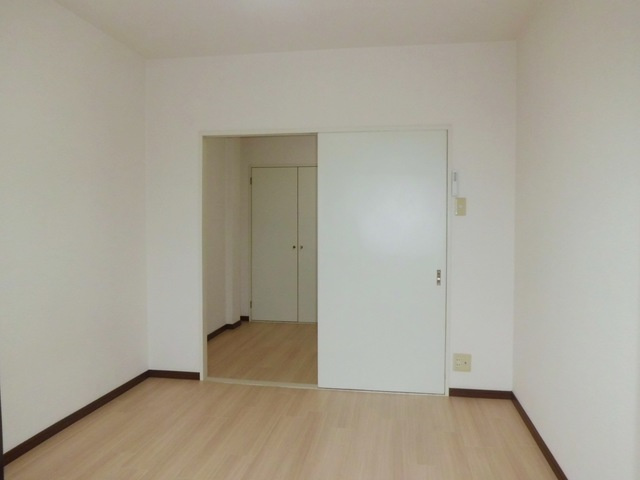 ハイツイフの居間・リビング