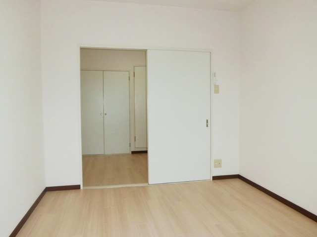 ハイツイフの洋室