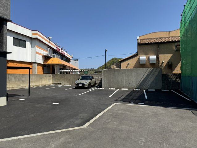 鳥取市松並町２丁目のアパートの駐車場