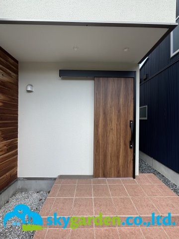 秦野市羽根　中古戸建の玄関