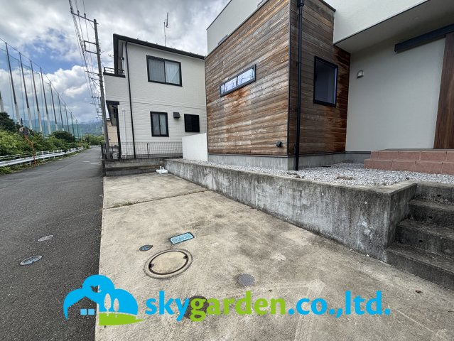 秦野市羽根　中古戸建の駐車場