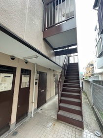 コーラルハイツなかやまのエントランス