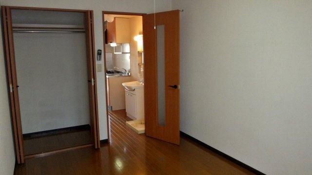 ヴランドールＲＩＯの居間・リビング|居室はフローリング