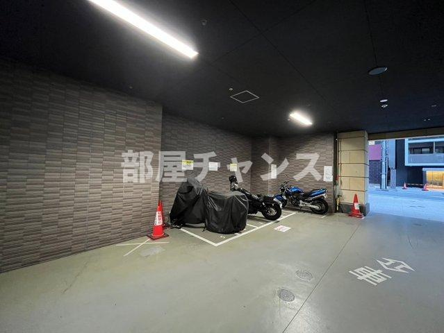 プライムアーバン泉の駐車場