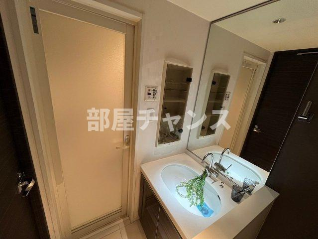 プライムアーバン泉の洗面所|独立洗面化粧台が付いています