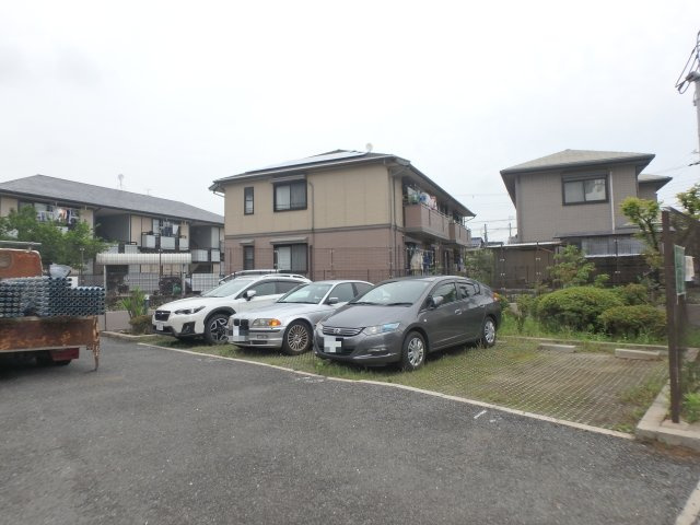 【駐車場】 | ドムストリア | カースペースがあります