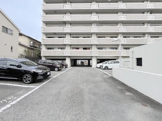 コモドヒル桜台の駐車場