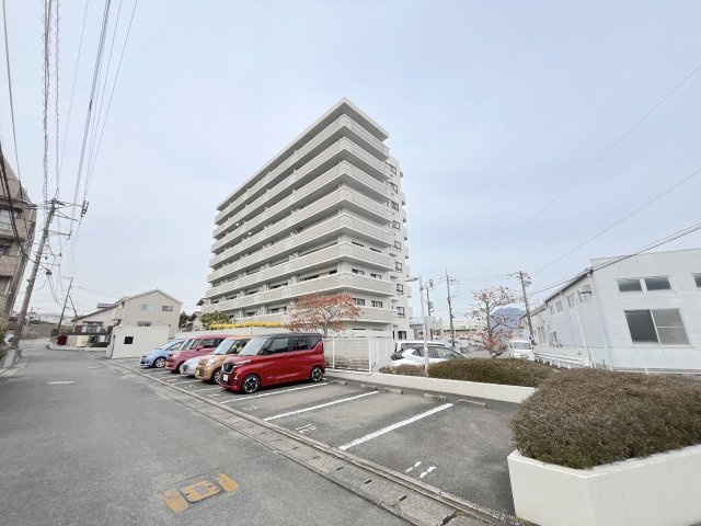 コモドヒル桜台の駐車場