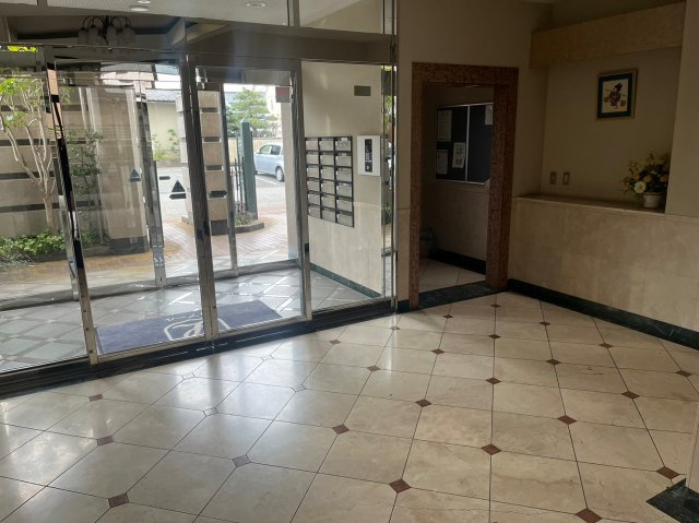 ロアール円山のエントランス