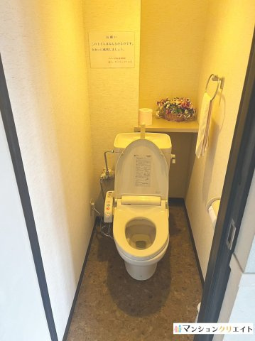 ロアール円山のその他共用部分|エントランスにある共用トイレはマンション入居者がいつでも使用可能です。