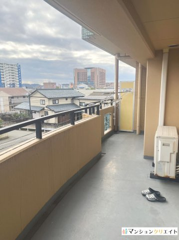 ロアール円山のバルコニー|広々としたバルコニーはなんと２２.６７㎡