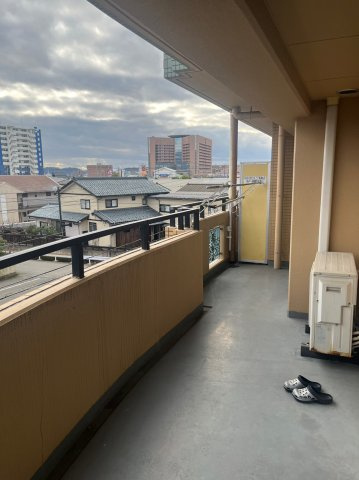 ロアール円山のバルコニー|広々としたバルコニーはなんと２２.６７㎡