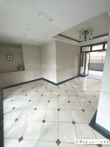 ロアール円山のエントランス|お掃除が行き届いていて管理状態の良さを感じます