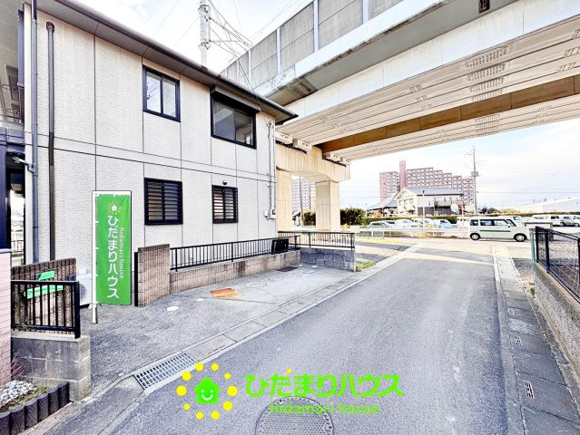 久喜市野久喜　中古一戸建て　の前面道路含む現地写真