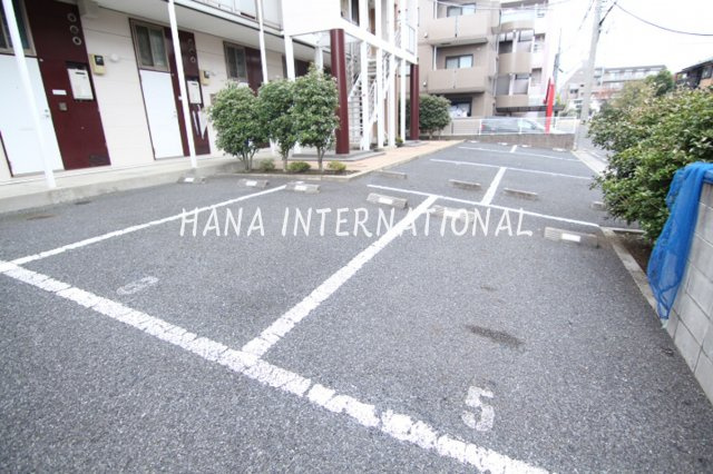 レオパレスエクセレントピアの駐車場