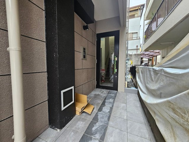 リフュージュ本山のエントランス