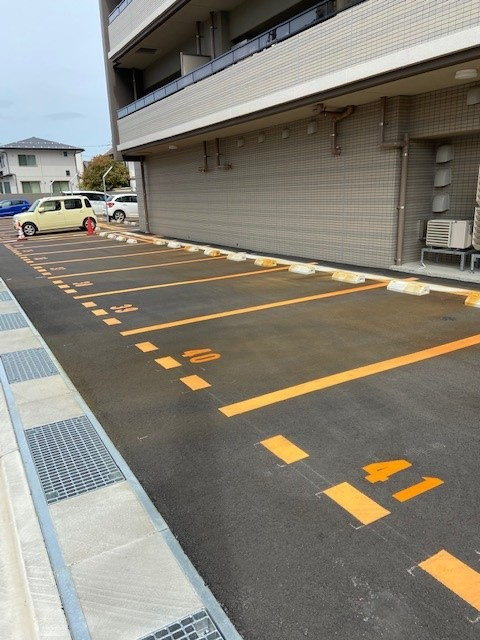 レーベン福井 THE GRAND MARKSの駐車場|敷地内駐車場