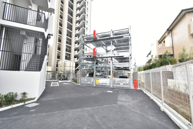 レーベン長岡天神ＣＲＥＳＩＳＴの玄関