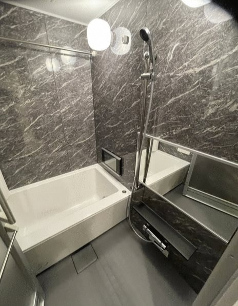 レーベン長岡天神ＣＲＥＳＩＳＴの浴室|テレビ付き