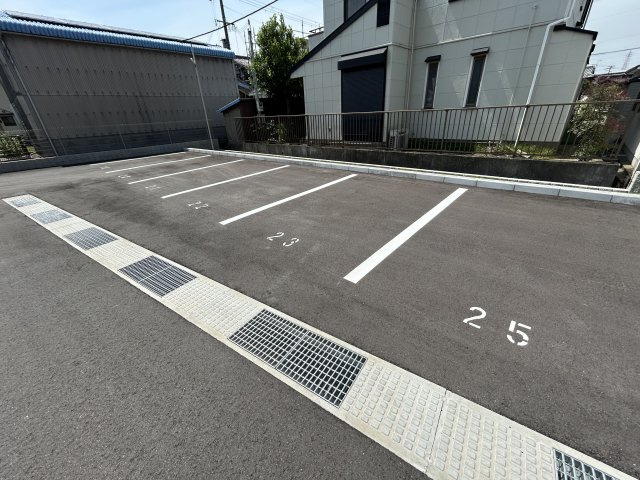メゾン　ベルハープの駐車場