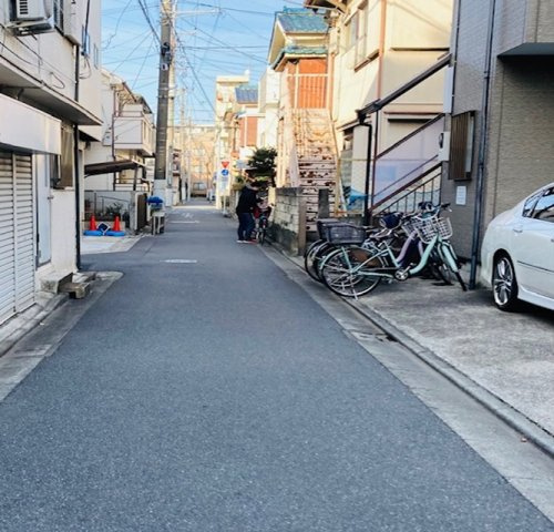 江戸川区松島4丁目　建築条件なし売地の前面道路含む現地写真
