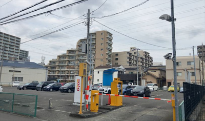 【展望】 | クイーンシティ町田 | 眺望を気にして物件を探す場合、前面に建物が建っていないか現地で確認しましょう！前面に建物があると景色はもちろん、日当たりや風通しにも影響が出てきます。住んだ時のことを想像しながら現地見学をしましょう。