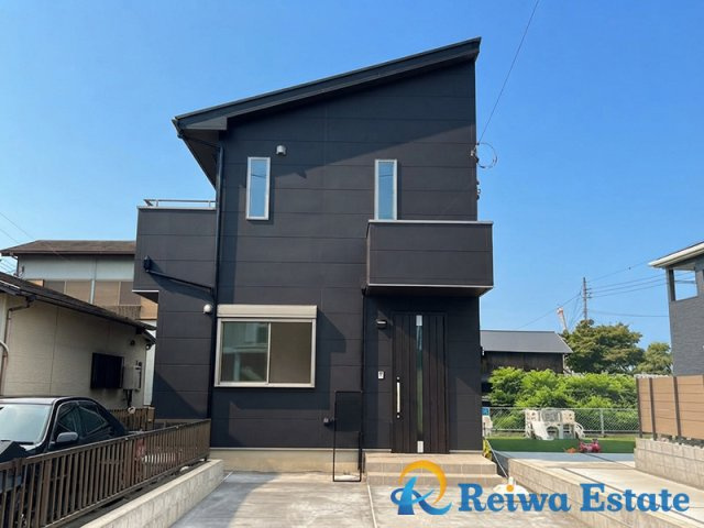 新築戸建　高座郡寒川町田端の居間・リビング|生活がイメージできるように、AIを使用して家具・家電・小物等を配置しております。