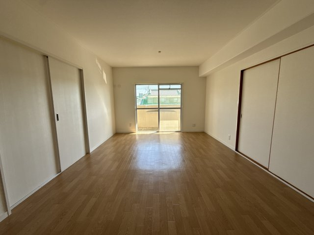 ルネ東辻井の居間・リビング