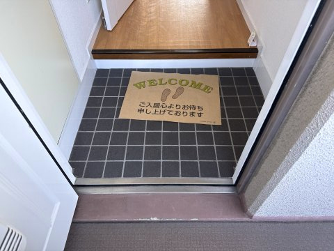 ルネ東辻井の玄関