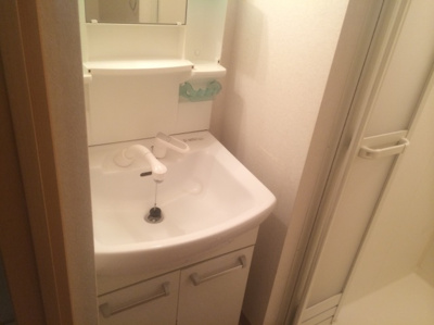 【独立洗面台】 | コンフォートベネフィス住吉1 | 別号室の写真になります。現況優先。