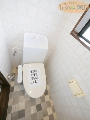 明石市魚住町西岡　中古戸建のトイレ