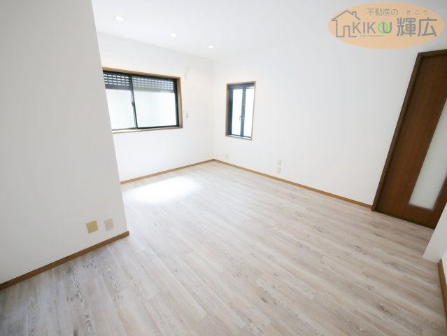 明石市魚住町西岡　中古戸建の居間・リビング
