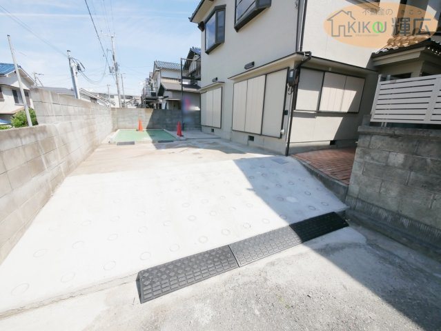 明石市魚住町西岡　中古戸建の駐車場