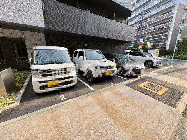 プレサンス鶴舞パークグラッドの駐車場