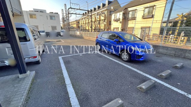 レオパレススカイの駐車場
