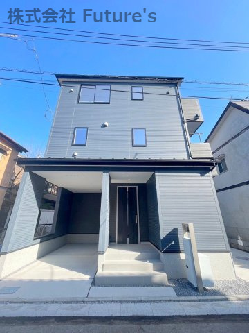 三郷市幸房　新築戸建　全1棟の外観|ビルトインガレージ付3階建ての邸宅です