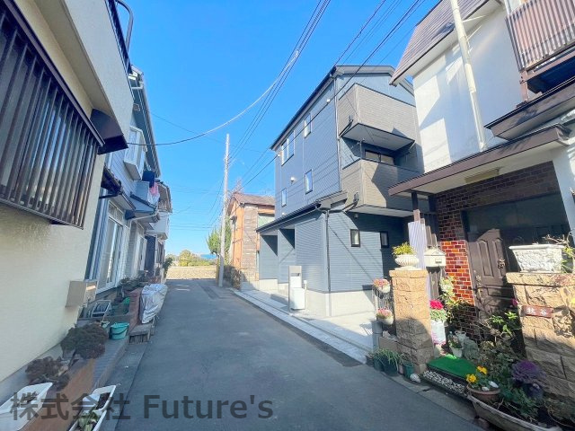 三郷市幸房　新築戸建　全1棟の前面道路含む現地写真|前面道路含む現地写真です。