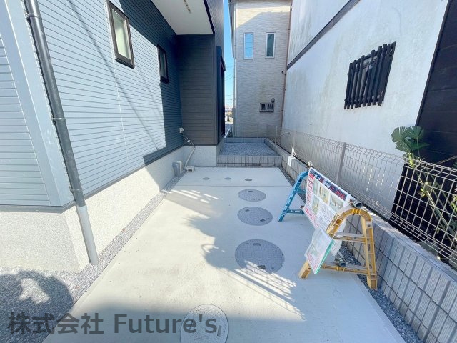 三郷市幸房　新築戸建　全1棟の駐車場|カースペース