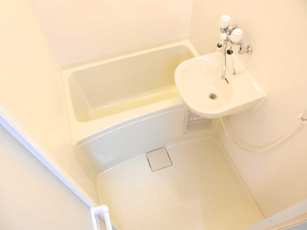 レオパレスピュアの浴室