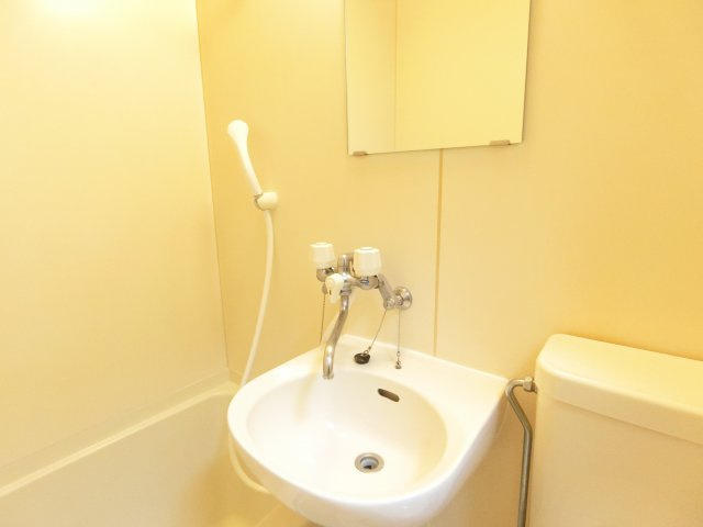 レオパレス川向の洗面所