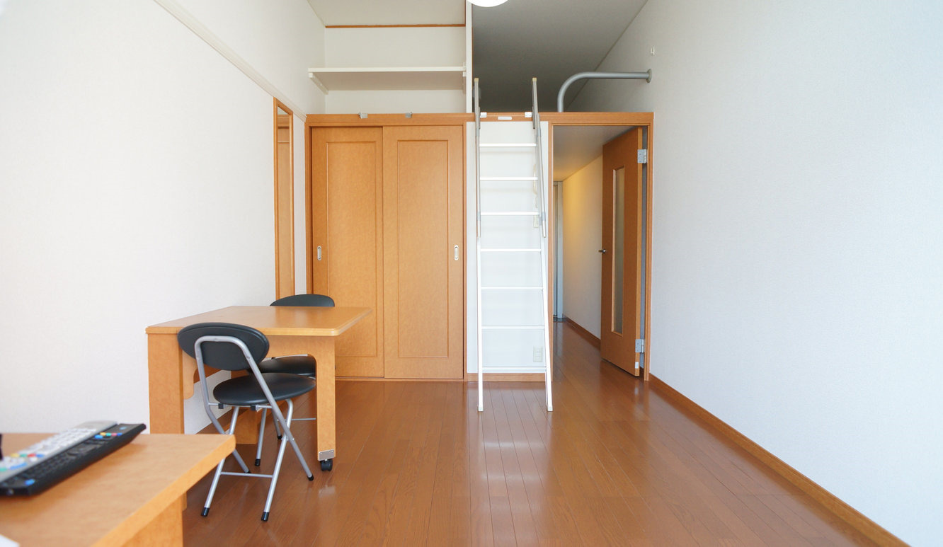  レオパレスＦｌｏｗｅｒＨｉｌｌ の居間・リビング