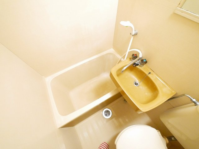 シティエステート南紀寺の浴室|お掃除もし易いユニットバスタイプ。