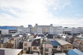 【展望】 | 眼前に広がる空の雄大さと、このお部屋の自慢の一つである「眺望」をご覧ください。毎日、この景色を独り占めできる新生活に夢が広がります。～即日のご見学可能～　お問合せはお気軽にどうぞ。